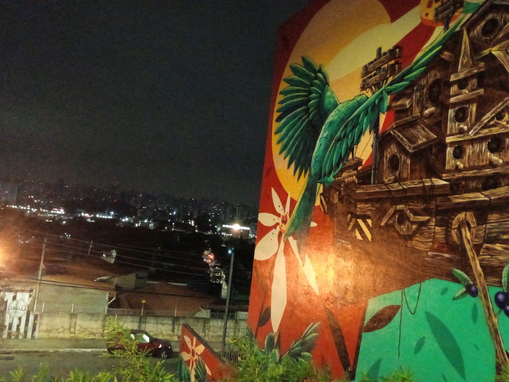 A noite.