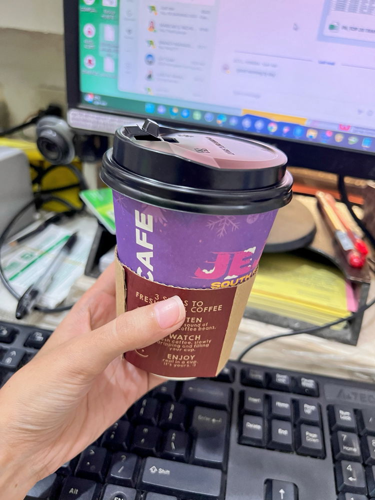 A must have on a rainy weather ☕️🌧️