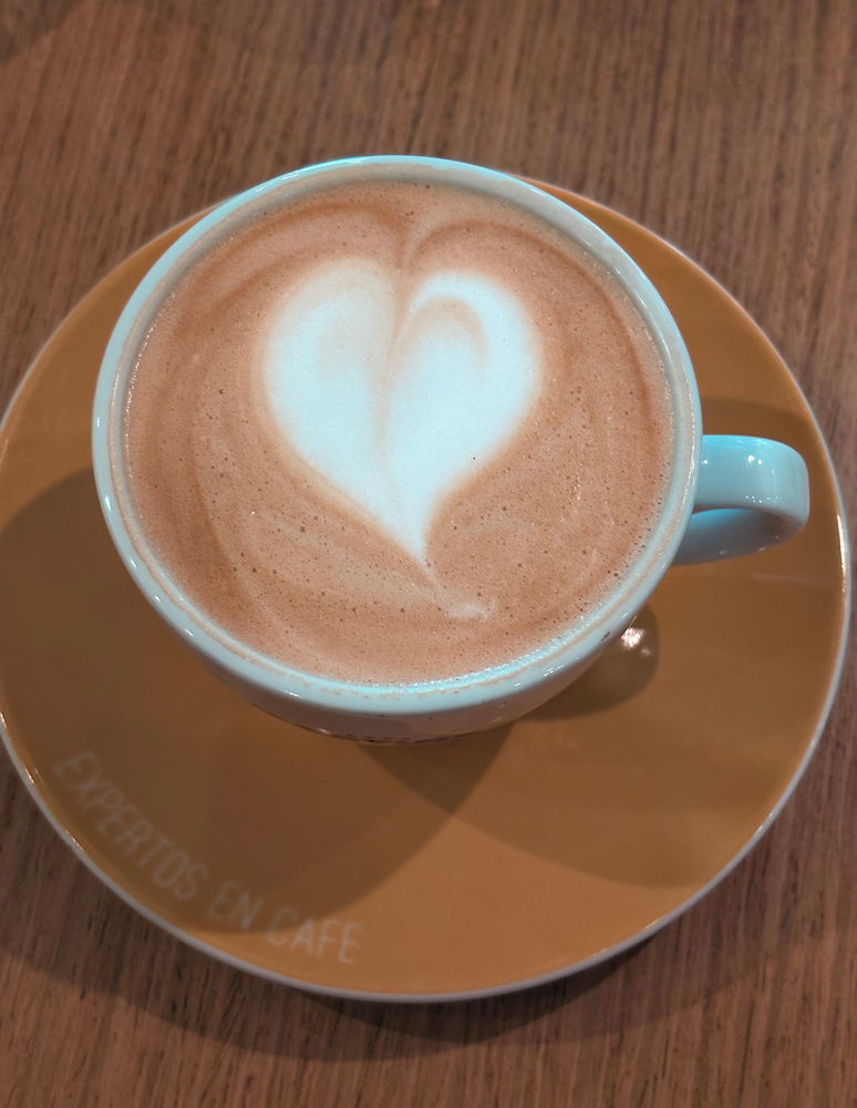 Cefé con corazón decorado