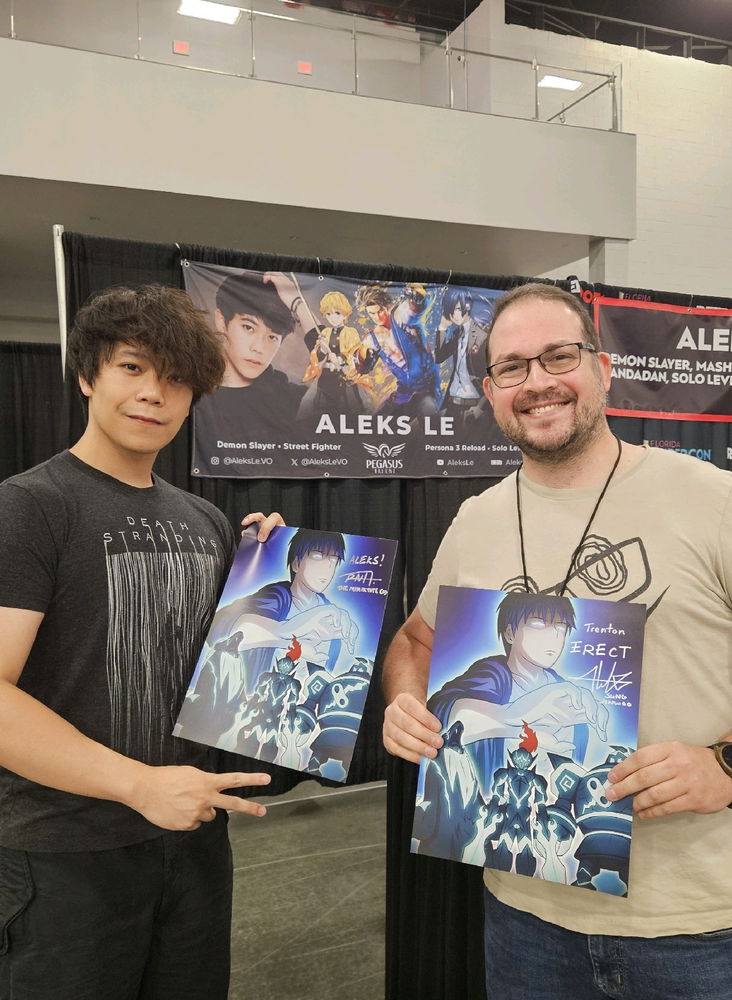 Got to meet Aleks Le this weekend at Supercon and share some of my artwork with him! He asked me to sign his copy of the print I gifted him 🥺