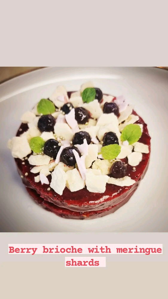 Berry brioche with meringue shards