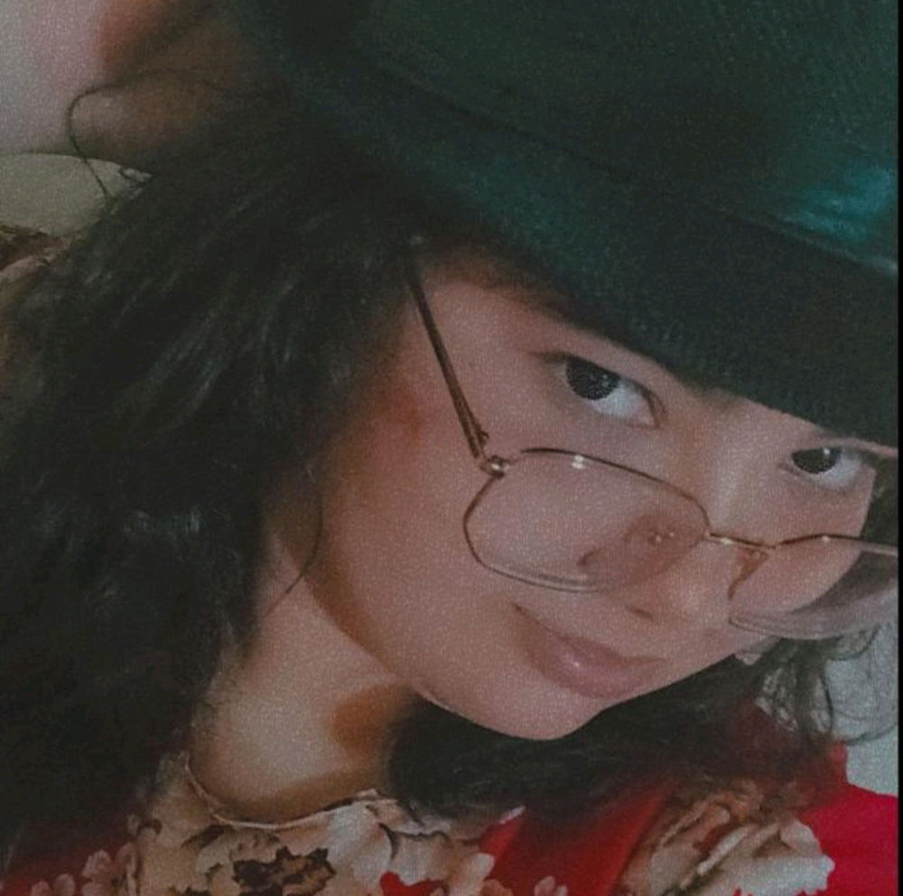 Serving mystery, charm, and just the right amount of mischief 😌🖤✨