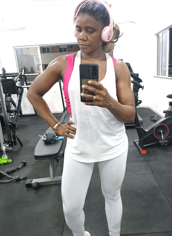 Treine ouvindo música, a hora passa rápido e a música ajuda bastante no treino 🏋🏽‍♀️😘