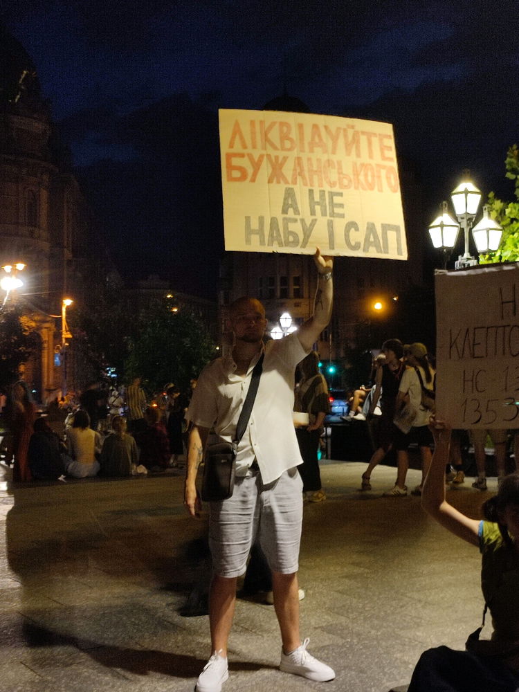 Боротьба триває)