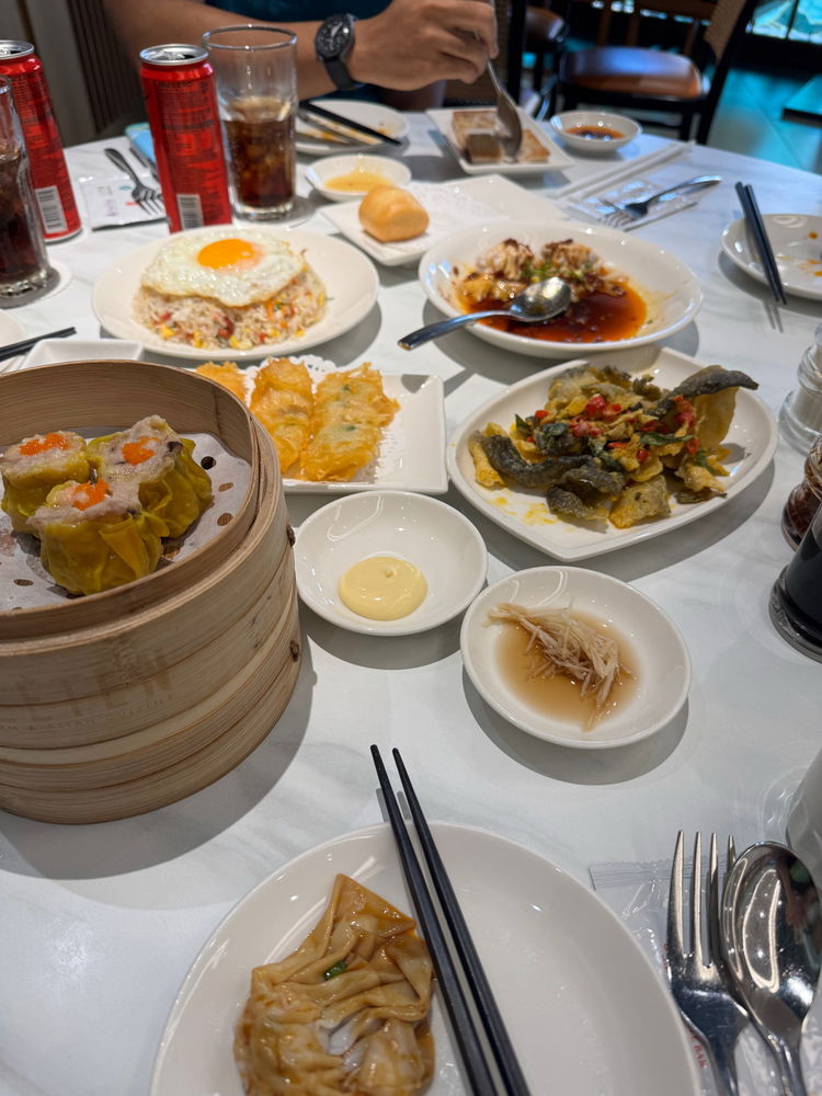 Dinner meeting with supplier🤣🤣