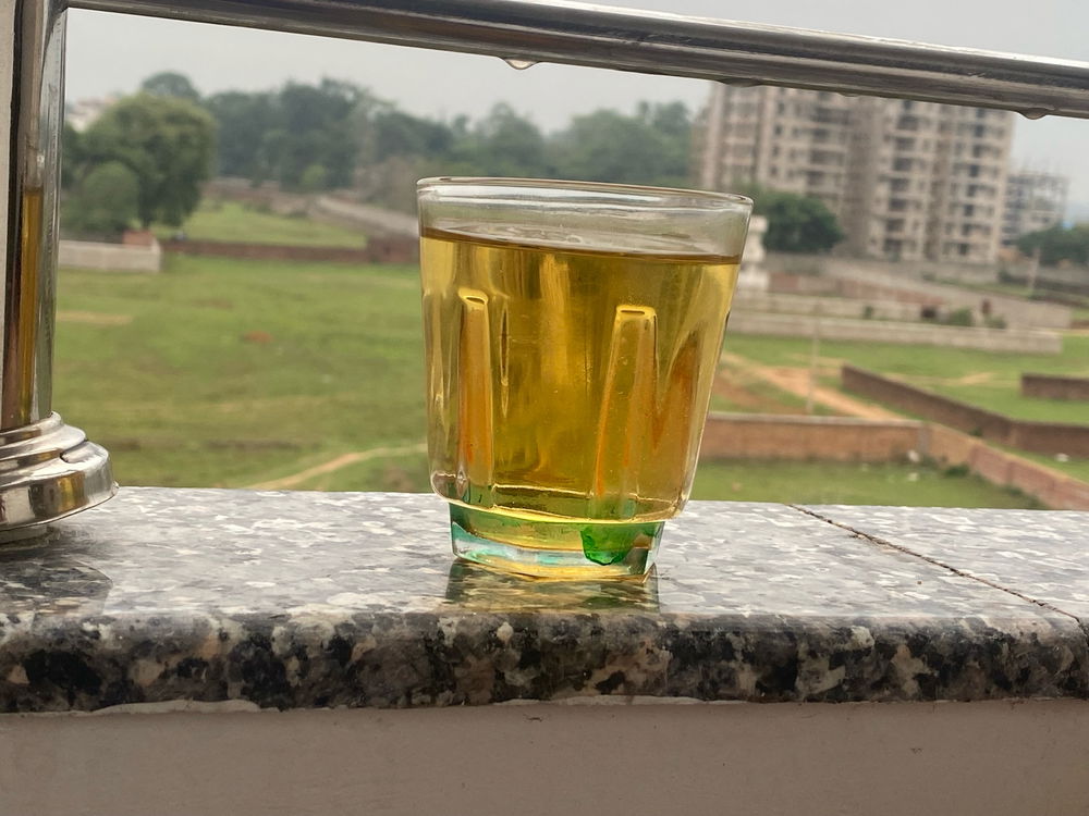Whiskey in hand, romance in the air..let  the night do the talking🥰