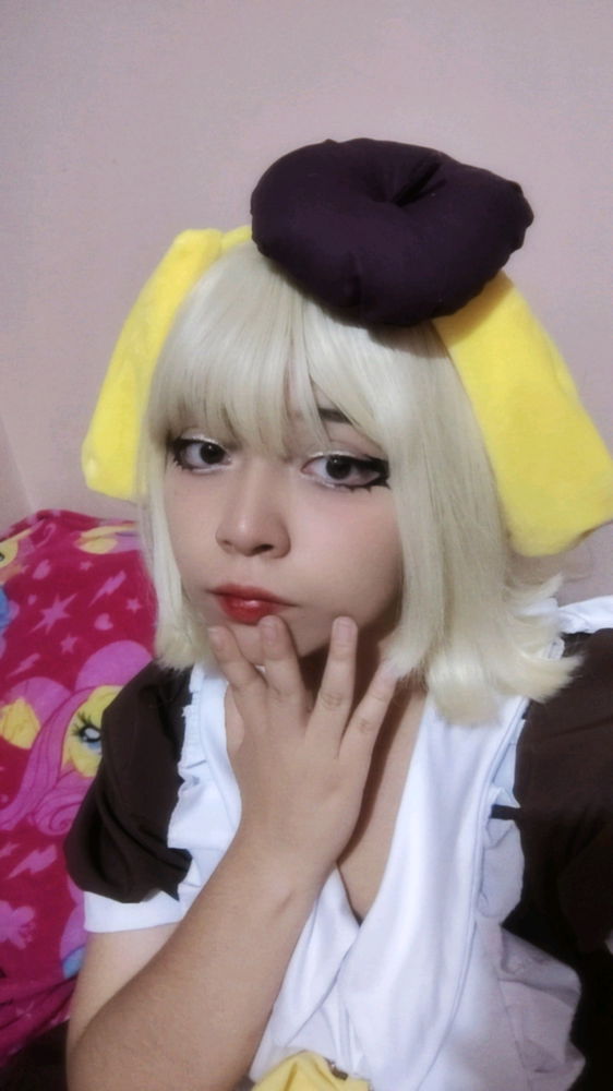 Hace tiempo había hecho cosplay del pompompurin (⁠´⁠∩⁠｡⁠•⁠ u •⁠｡⁠∩⁠`⁠) 🍮🌼✨🤎
Me hubiera gustado tomar más fotos donde se viera mi vestido completo 😿☝🏻