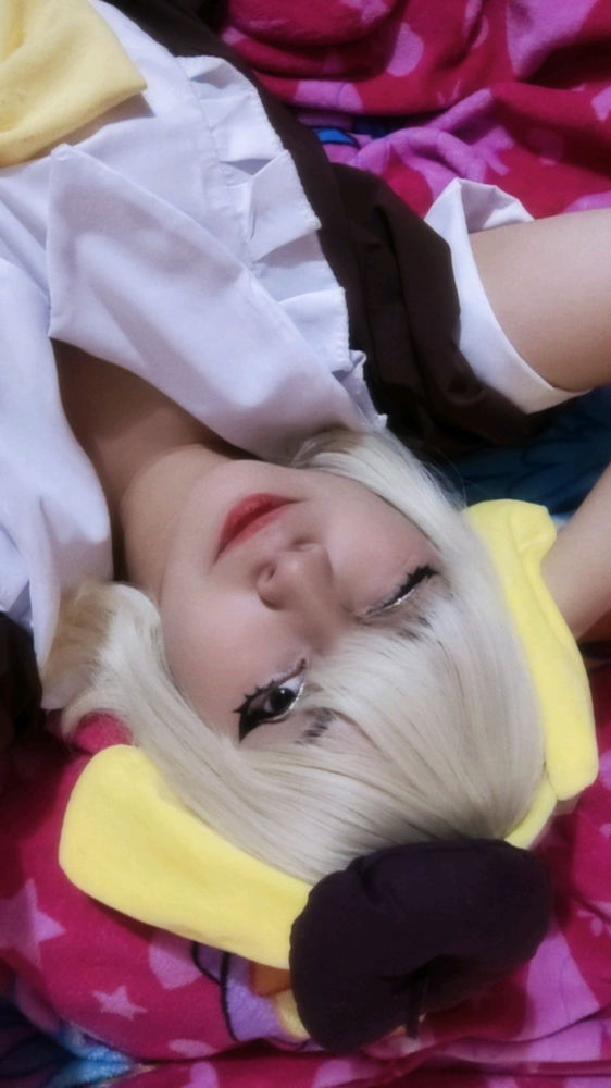 Hace tiempo había hecho cosplay del pompompurin (⁠´⁠∩⁠｡⁠•⁠ u •⁠｡⁠∩⁠`⁠) 🍮🌼✨🤎
Me hubiera gustado tomar más fotos donde se viera mi vestido completo 😿☝🏻
