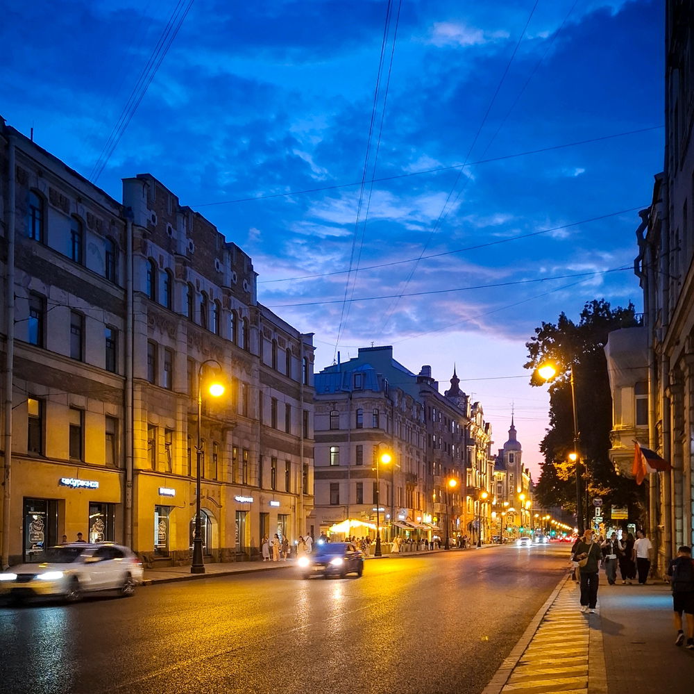 Вечером на Каменноостровском