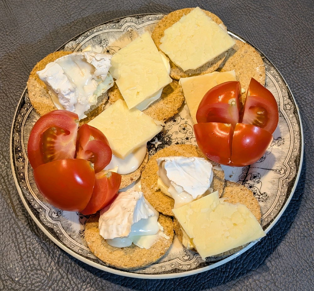 Scottish chilli oatcakes, goats cheese, Irish mature white cheddar, tomatoes