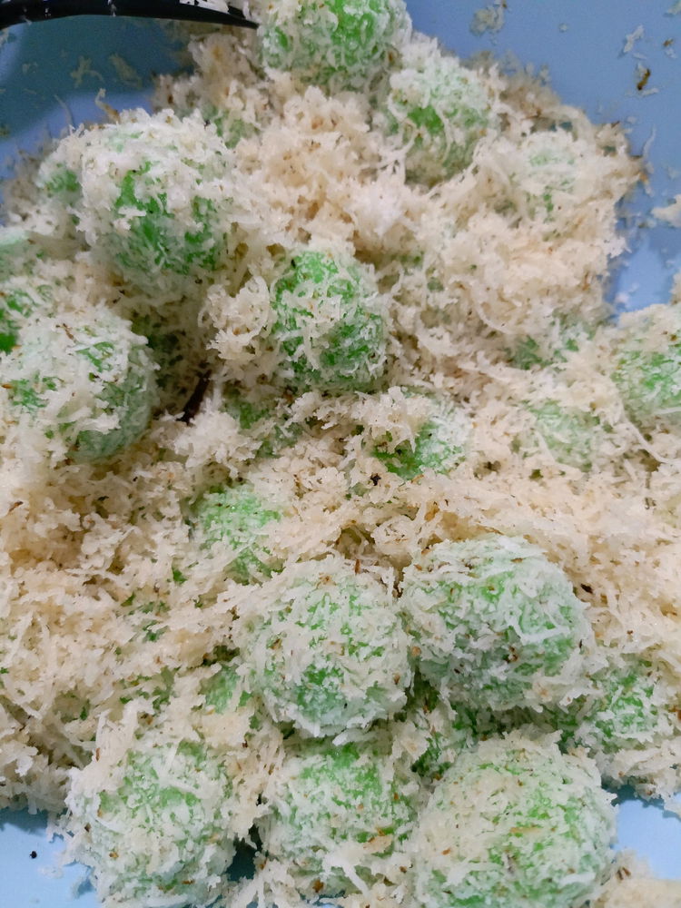 Kueh Pancut