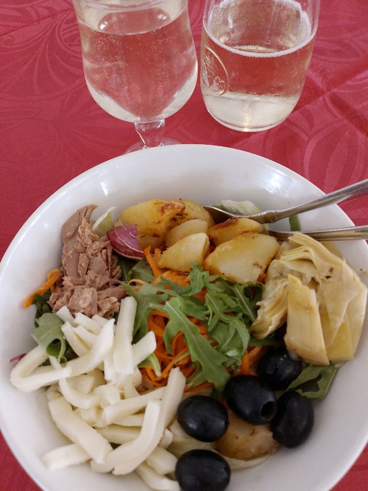 BUON PRANZO
restare leggeri... ma con buon 🍷