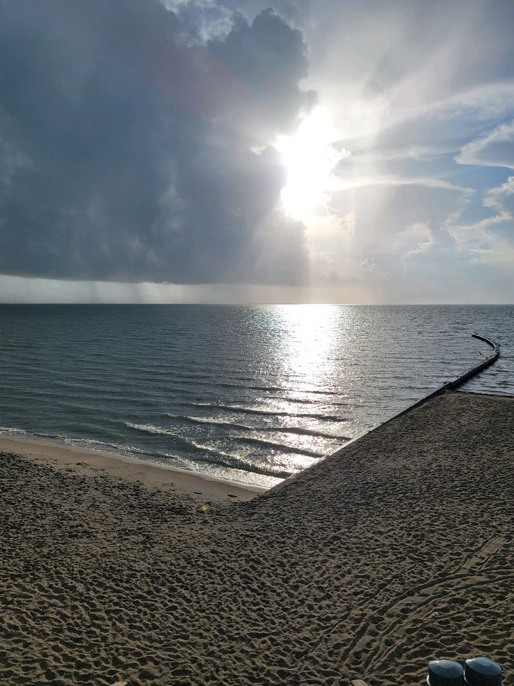🌥