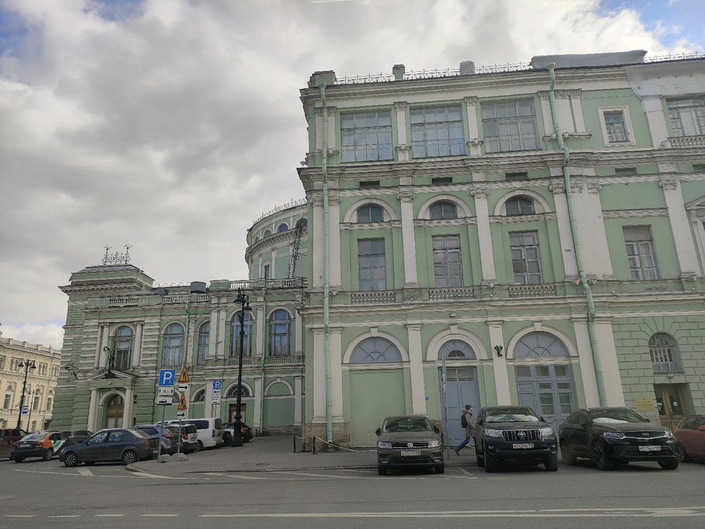 Настроение-выйти за хлебом и уехать в Питер😔.