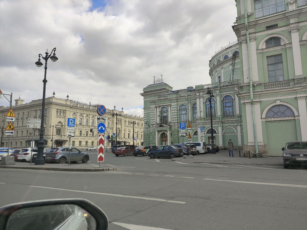 Настроение-выйти за хлебом и уехать в Питер😔.