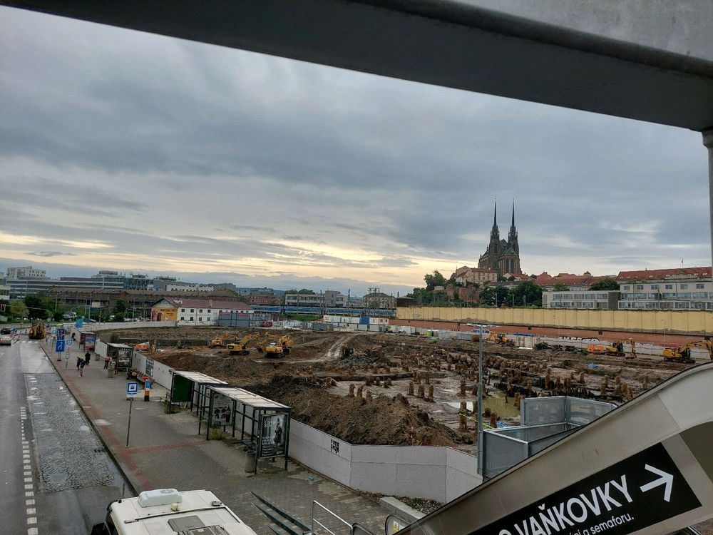 Zase cestuji do Vídně, jak jinak.