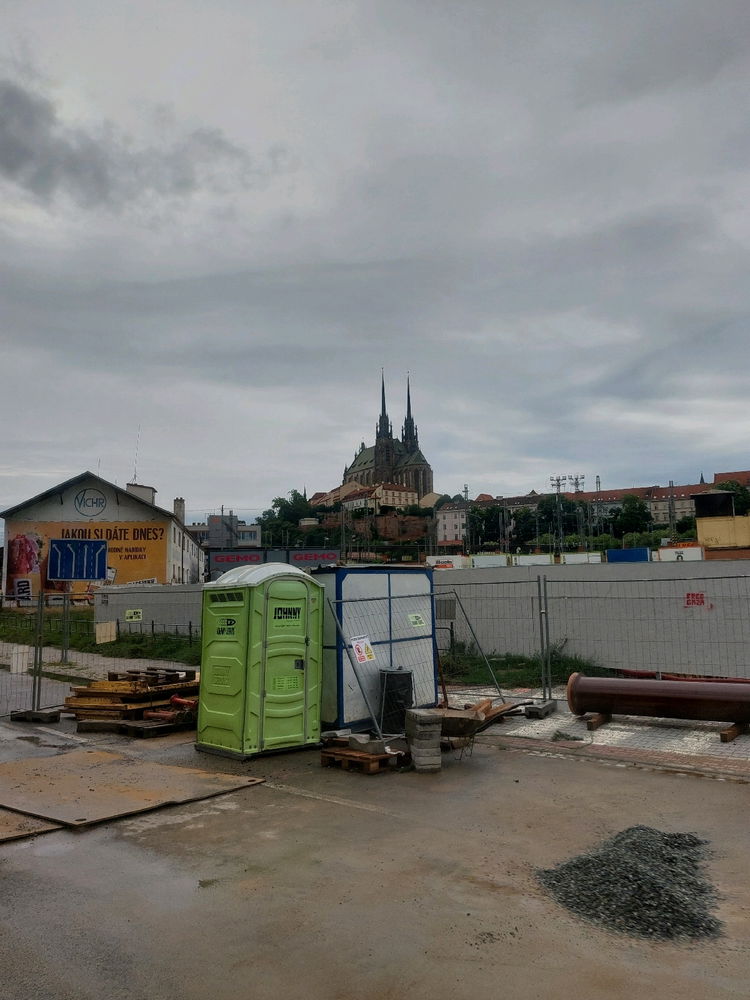 Zase cestuji do Vídně, jak jinak.