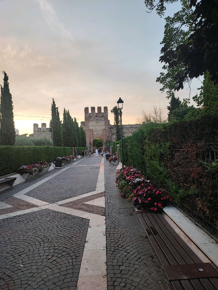 Lazise by night (Lago di Garda )