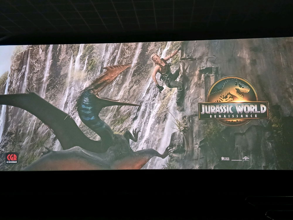 Voir Jurassic World Renaissance avec mes 2 filles