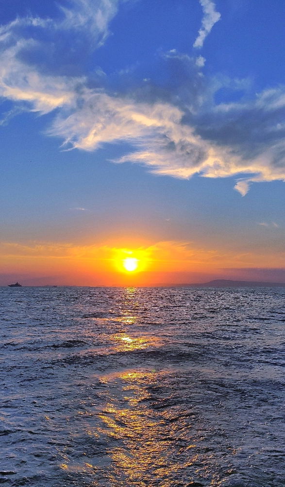 🌞🌊