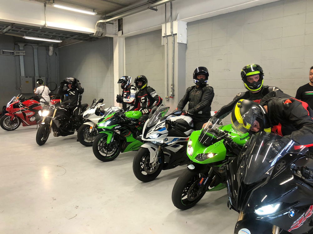 Feliz dia do motociclista pra galera do acelero 🏍️🤌🏼