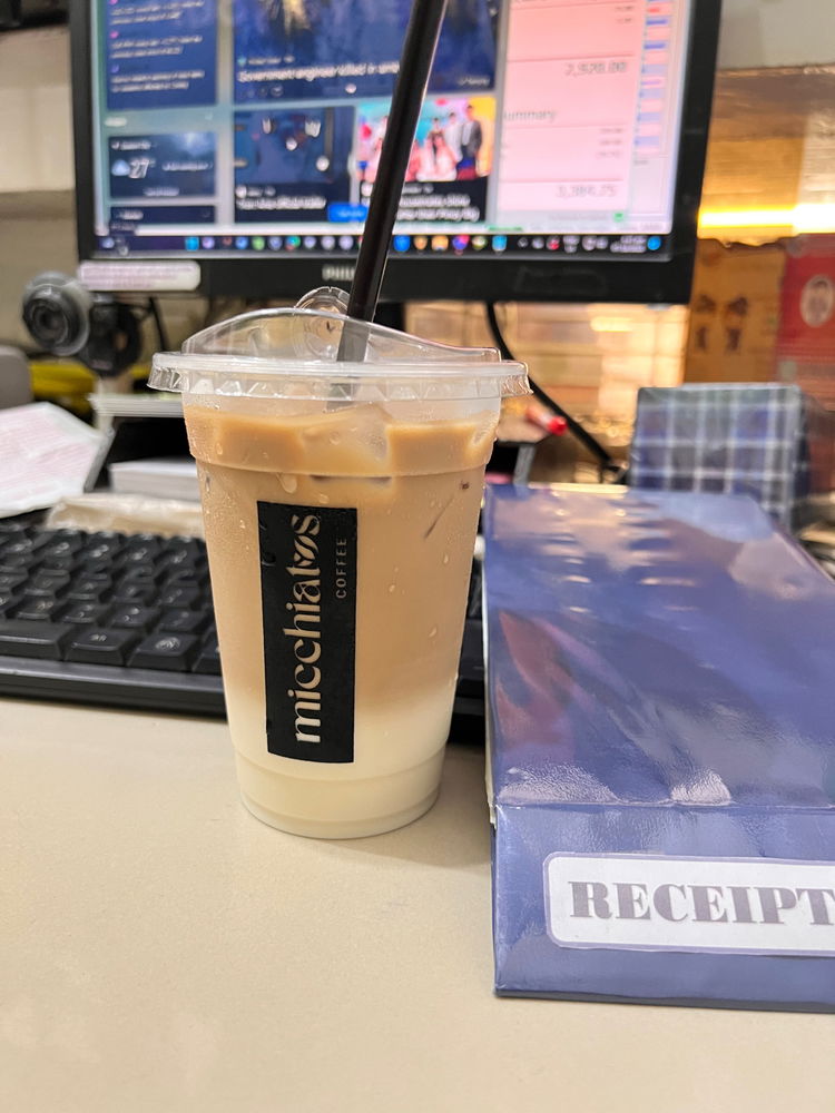 I think coffee is the one addicted to me!🫣😆