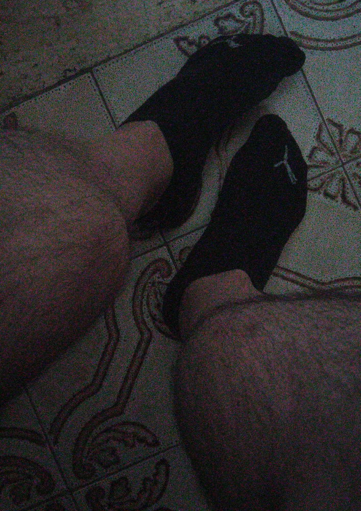 Piedini timidini + gambe pelose