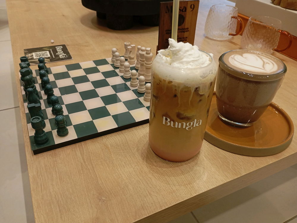 Un rico chocolate para un tarde ☕ lluviosa y fría