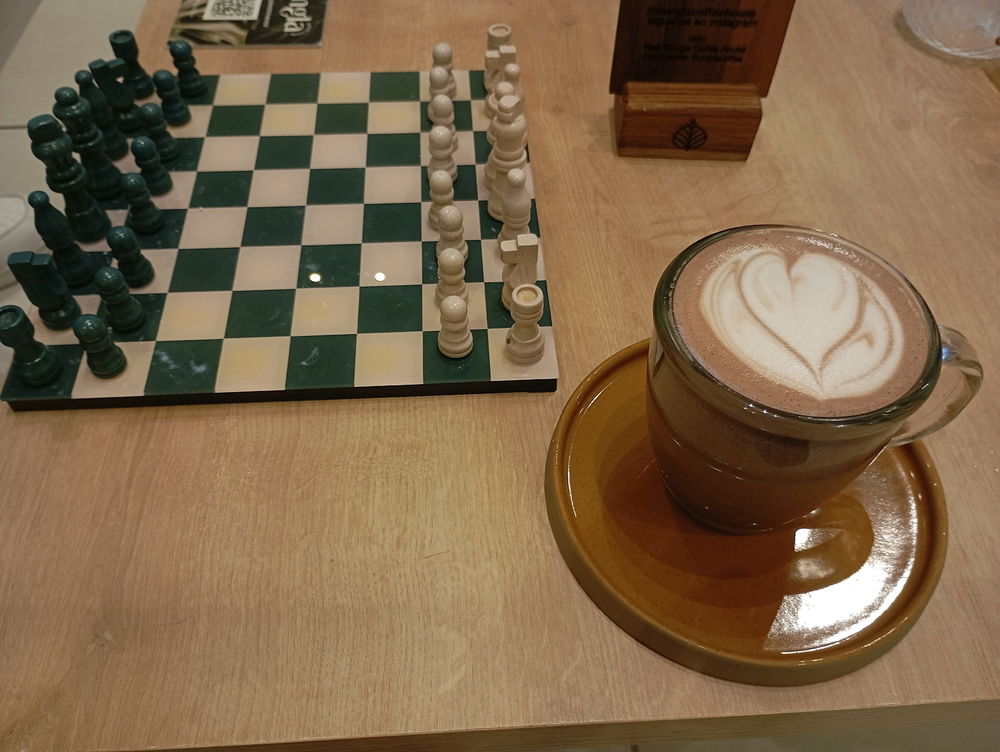 Un rico chocolate para un tarde ☕ lluviosa y fría