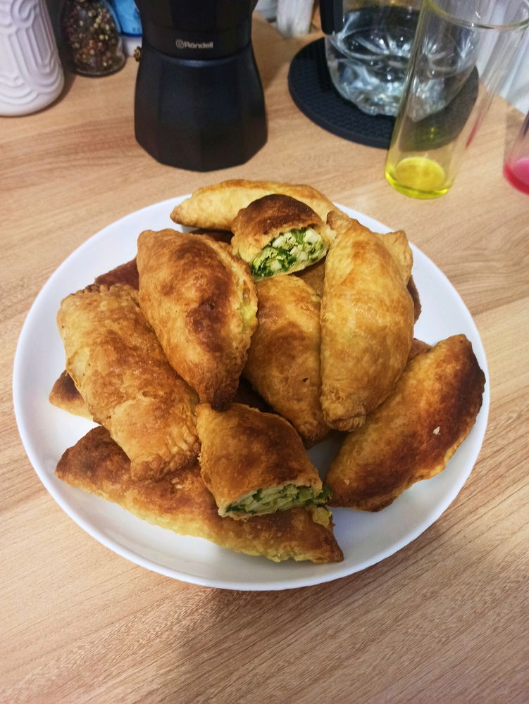 Рубрика-ночной дожор🤫😉😊
Пирожки с луком и яйцом 😋