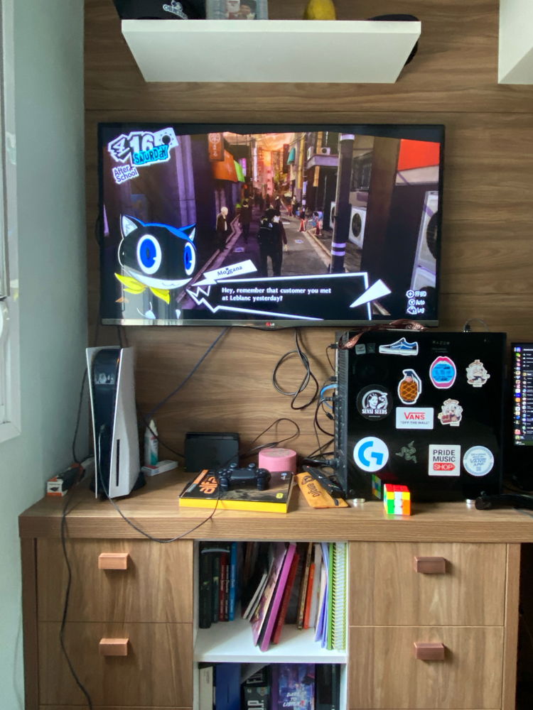 Jogando persona 5 na última demanda de férias
