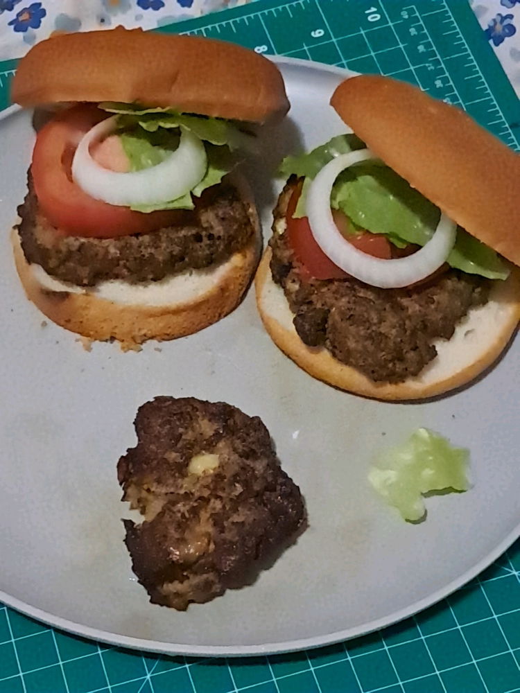 Homemade burger 🍔