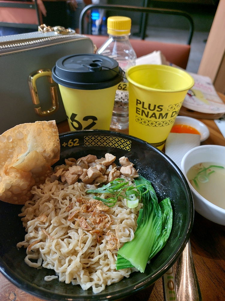 Sarapan dan makan siang