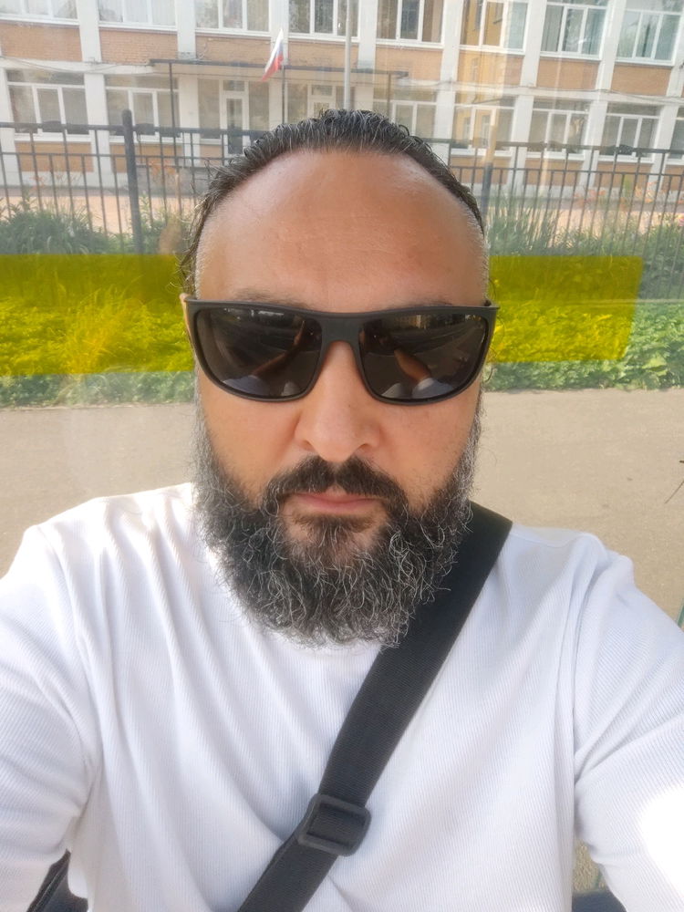 Я мужчина, познакомлюсь с женщиной. Долгую переписку прошу оставить писунам. Созвон, если ок - встреча. Живу в Стрельна. В активном поиске