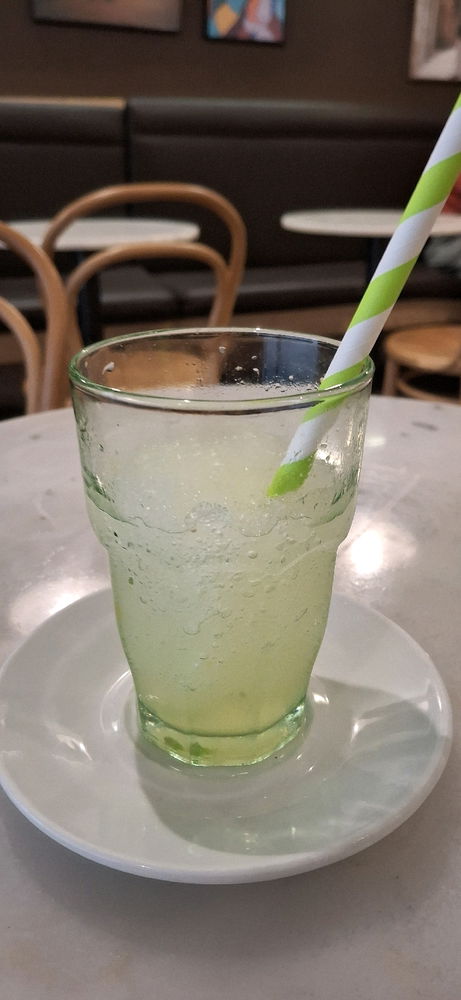 Un granizado amargo, un par de ostias y muchas risas.
