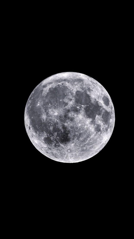 Un día sos joven y al otro te obsesionas por ver la luna llena