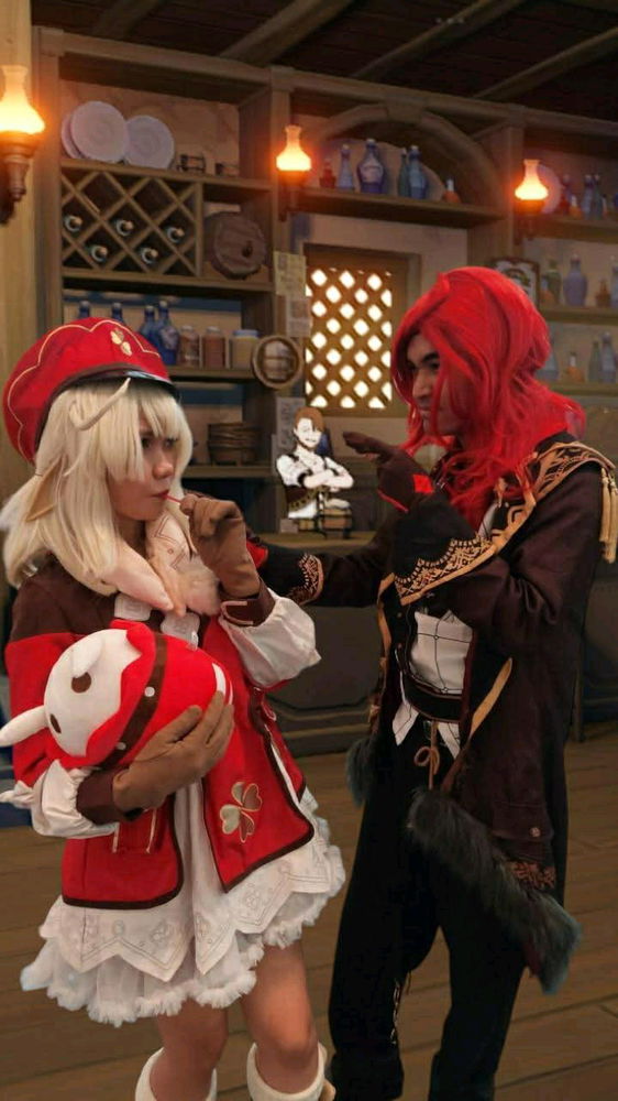 Diluc babysitting Klee