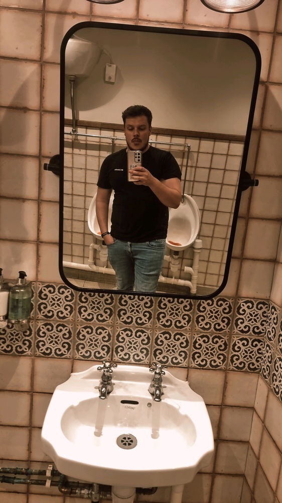 Mandatory pub toilet selfie..