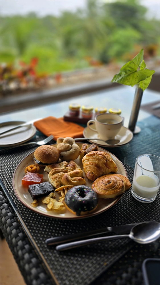Raviz Kozhikode breakfast 😋