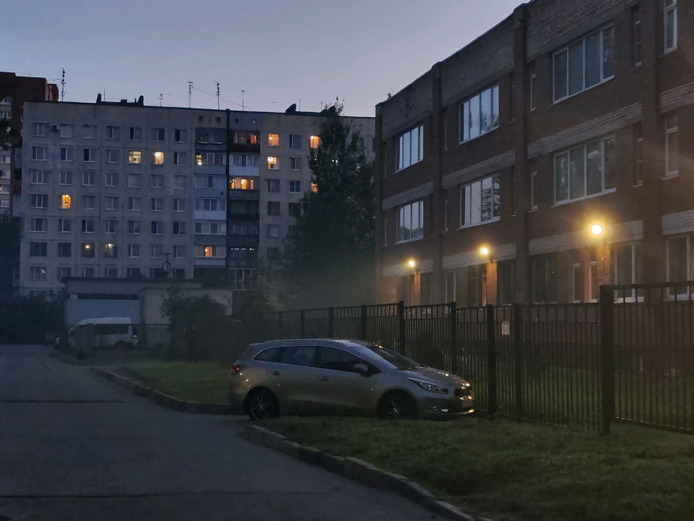 Сегодня я гулял и увидел жёсткую дымку...
