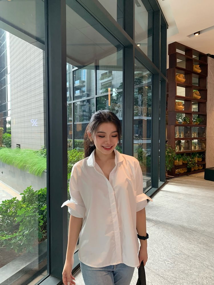"Finding beauty in simplicity ✨ #CasualChic #EverydayMoments"