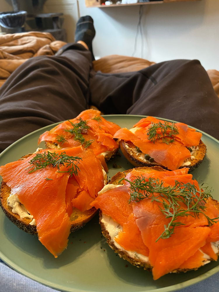 Breakfast in bed 😎