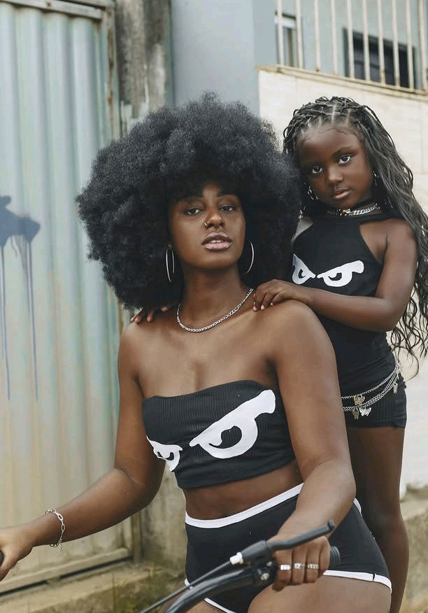 🖤🖤🖤🖤